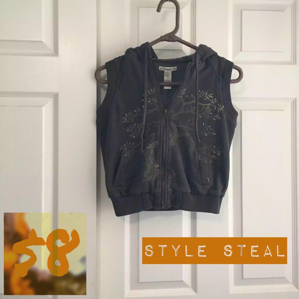 🧡 Hooded zip-up olive sweater vest w/tree graphic